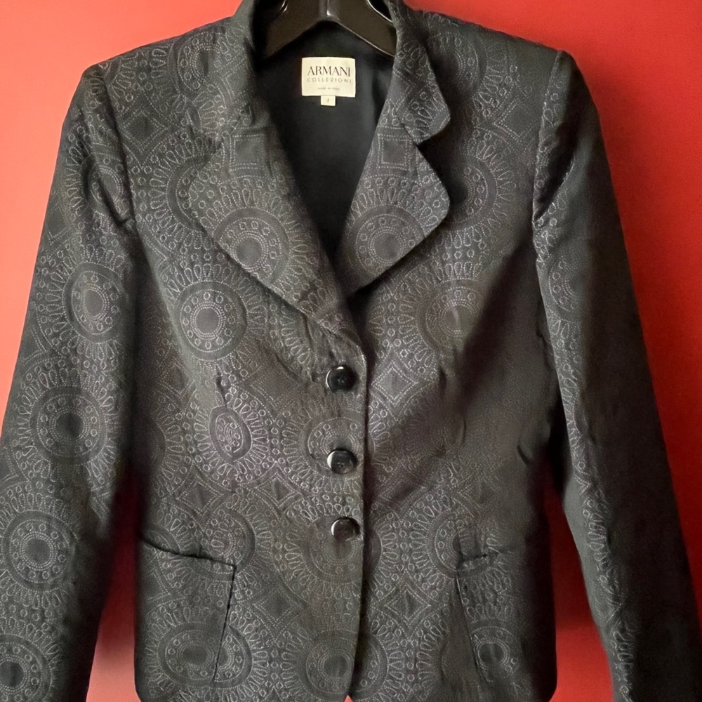 Armani Collezioni. Elegant for evening. Doesn’t wrinkle. Excellent condition.